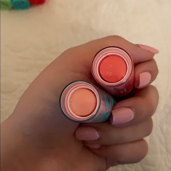 2 baby lips from limited edition “buds” collection - Picture 2 of 2